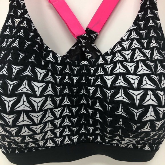 Sold! Victoria’s Secret Padded Sports Bra 36DD - Picture 2 of 6